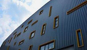 Türkiye’de Bir İlk !!! Kenet Cephe Kaplamasında ; Tam 19 metre Levha Boyu ile ; Tek Parça , Eksiz Montaj…